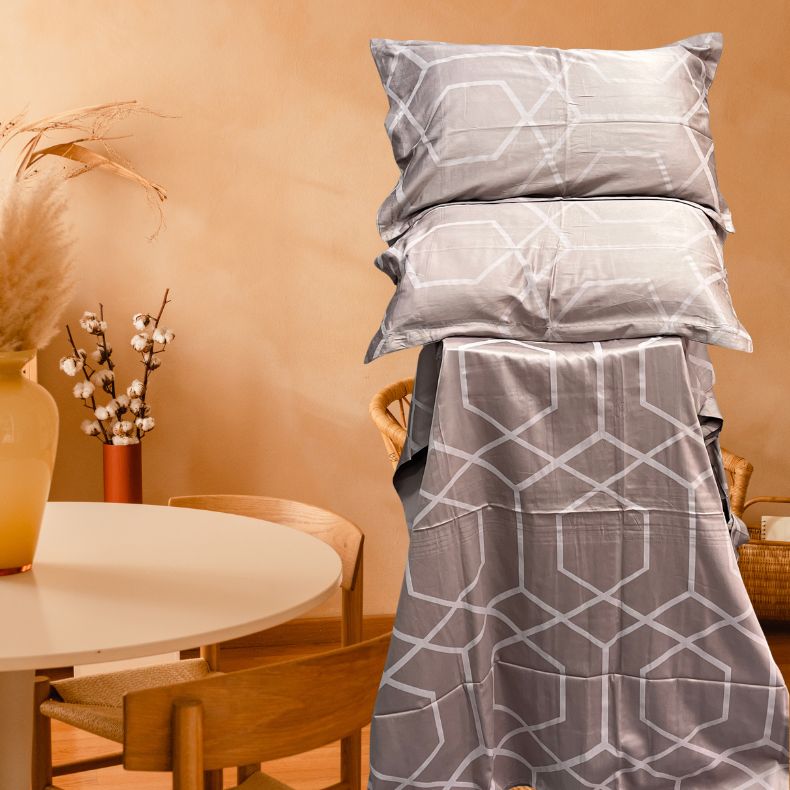 Light Peach Abstract Double Bedsheet with Pillow Covers/108" x 108" - Laces and Frills