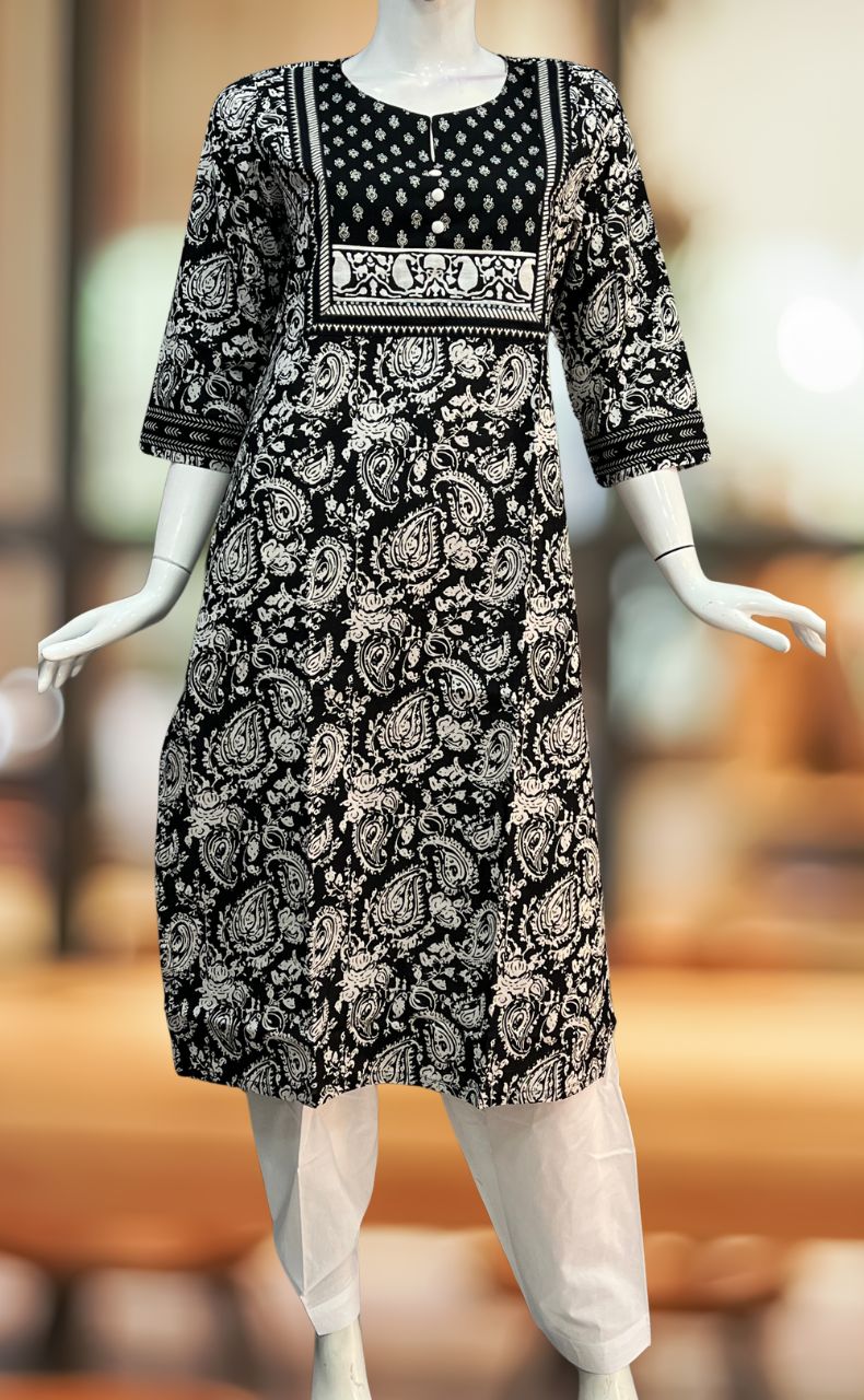 Stylish Black And White Long Georgette Kurti (Black White) | Inspirasi  mode, Model pakaian, Gaun malam