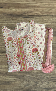 Off White/Peach Floral Garden Jaipur Cotton Kurti With Pant And Dupatta Set. Pure Versatile Cotton. | Laces and Frills